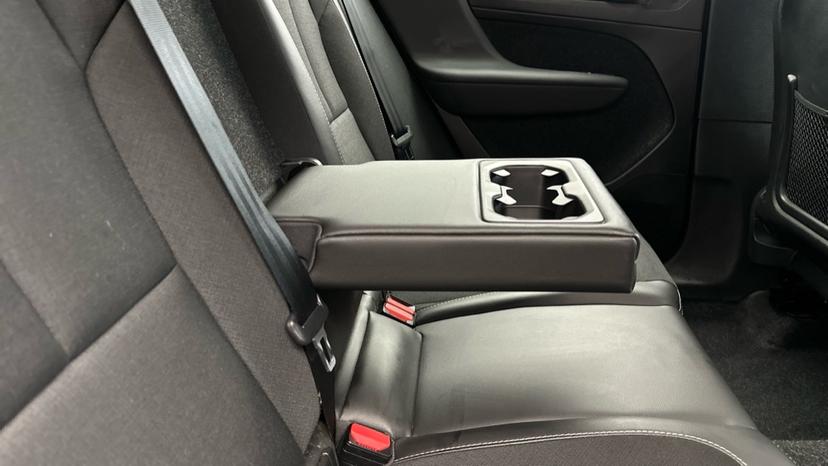 Rear Armrest/ Cup Holder