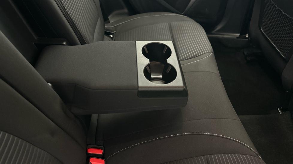 Rear Armrest/ Cup Holder