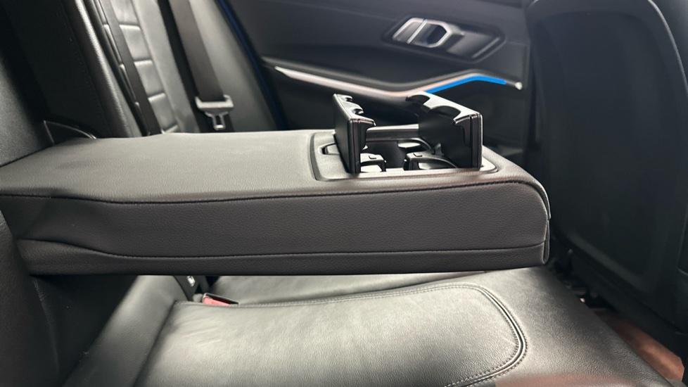 Rear Armrest/ Cup Holder