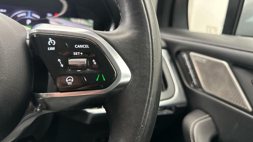 Lane Assist /Heated Steering Wheel 