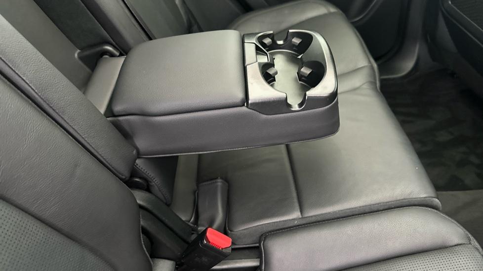 Rear Armrest/ Cup Holder