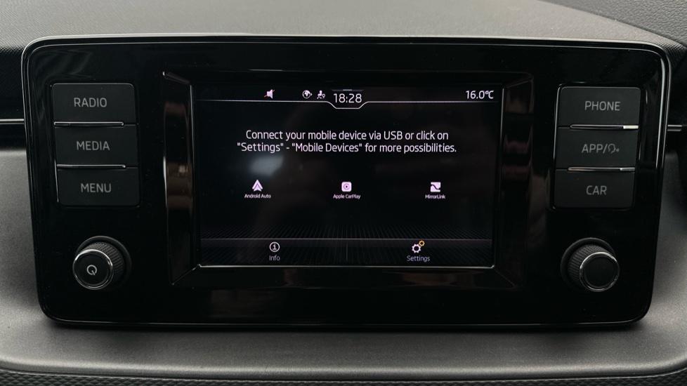 Apple Car Play & Android Auto