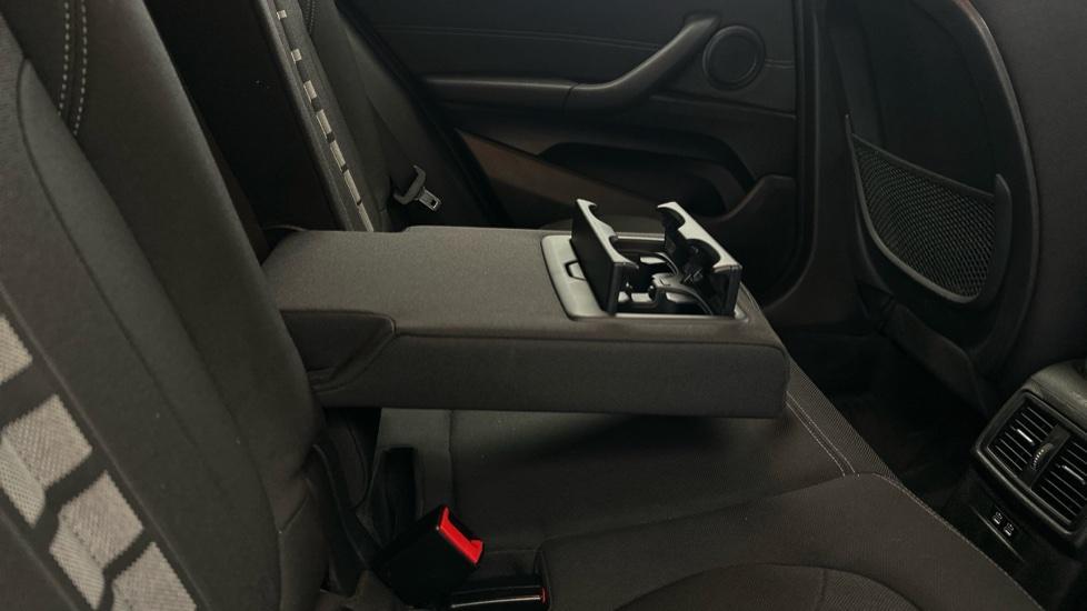 Rear Armrest/ Cup Holder