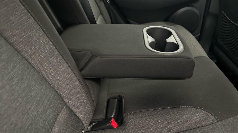 Rear Armrest/ Cup Holder