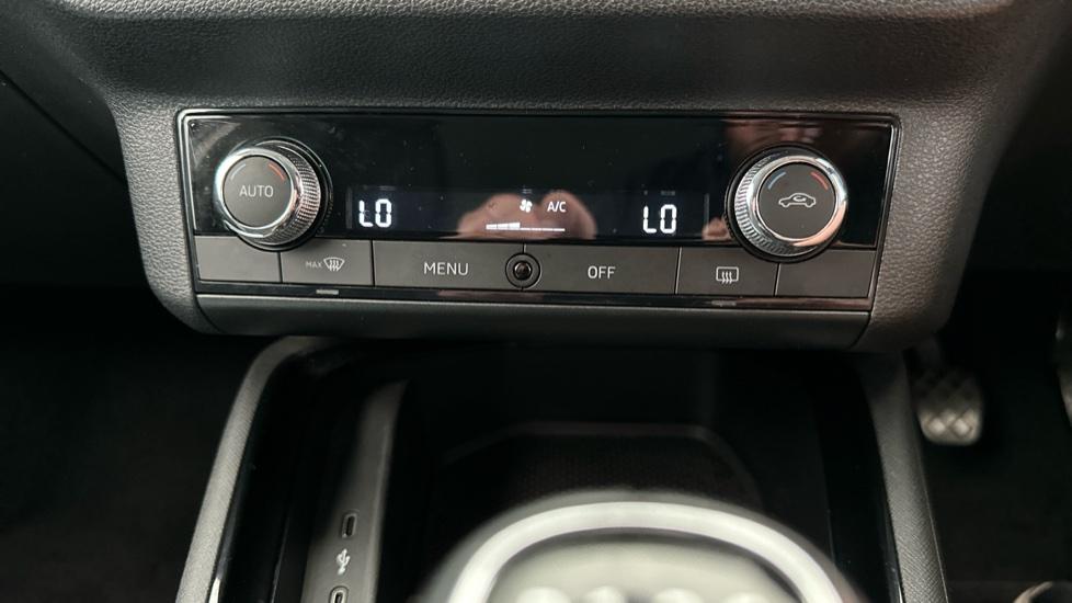 Dual Climate Control / Air Conditioning 