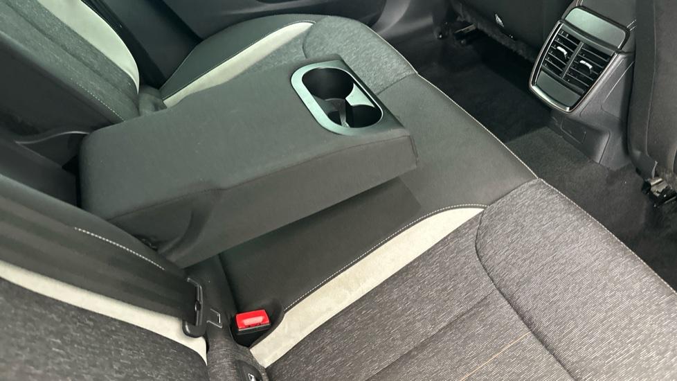 Rear Armrest/ Cup Holder