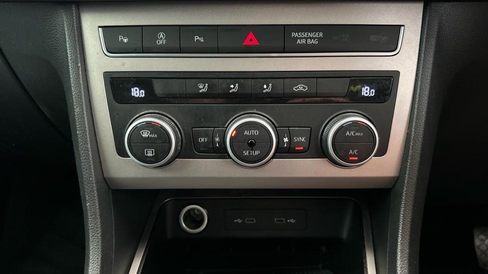 Dual Climate Control / Air Conditioning / Auto Stop/Start / Auto Park 