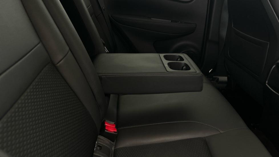 Rear Armrest/ Cup Holder