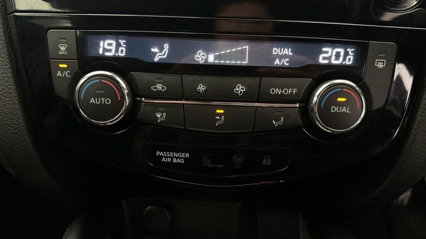 Air Conditioning /Dual Climate Control 