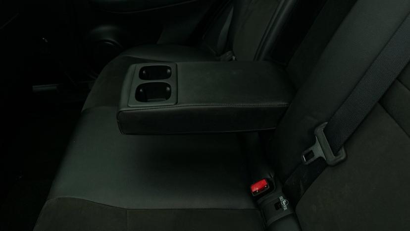 Rear Armrest/ Cup Holder