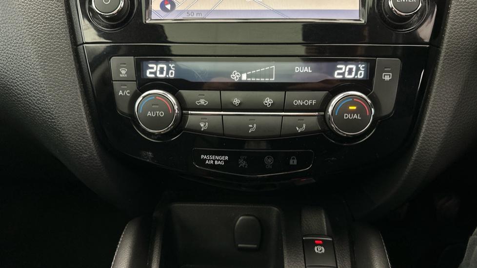 Dual Climate Control / Air Conditioning 