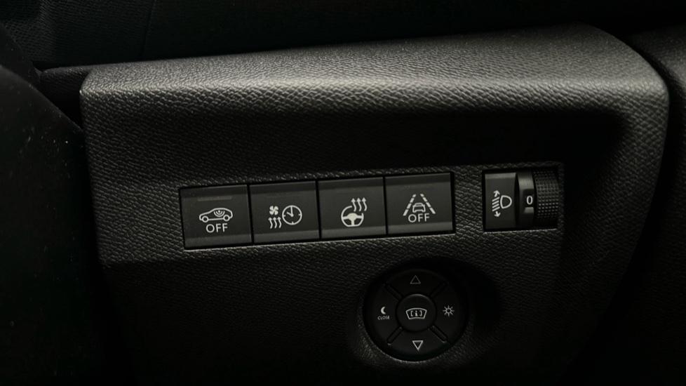 Heated Steering Wheel /Lane Assist 