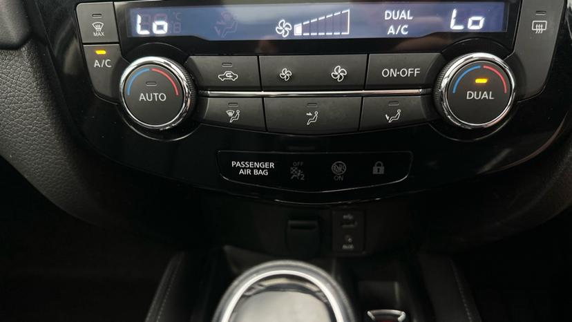 Air Conditioning /Dual Climate Control 