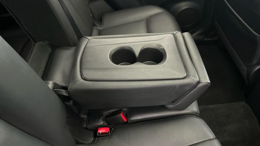 Rear Armrest/ Cup Holder