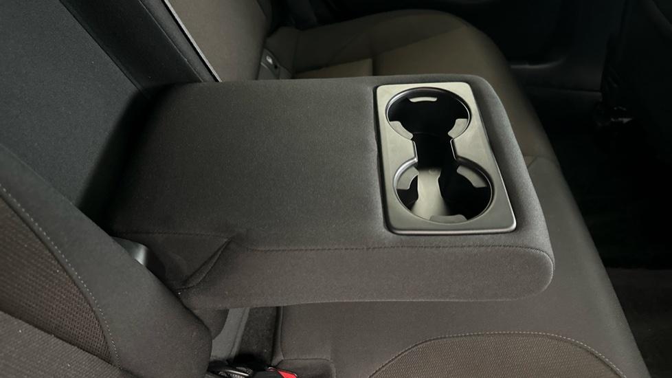 Rear Armrest/ Cup Holder