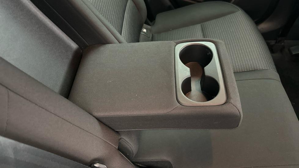 Rear Armrest/ Cup Holder