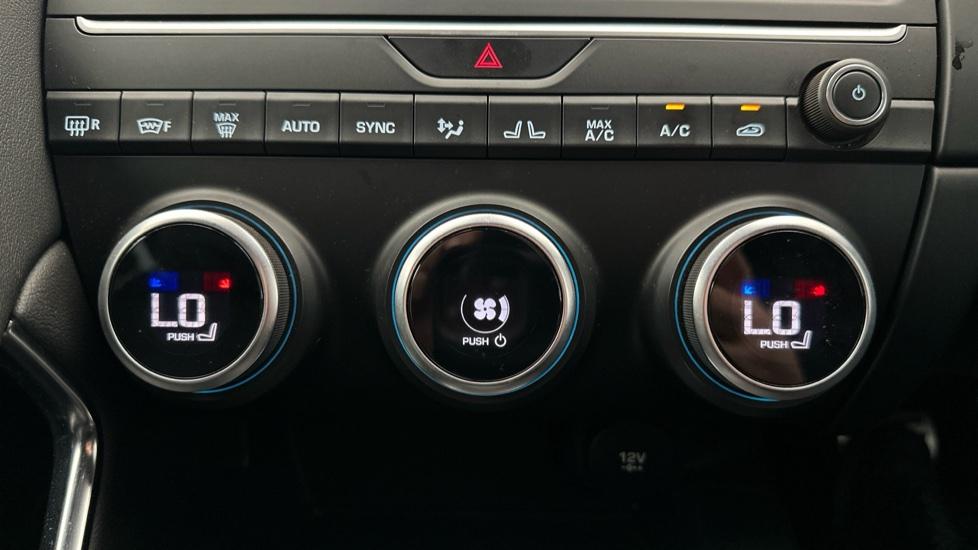 Air Conditioning /Dual Climate Control /Heated Seats 