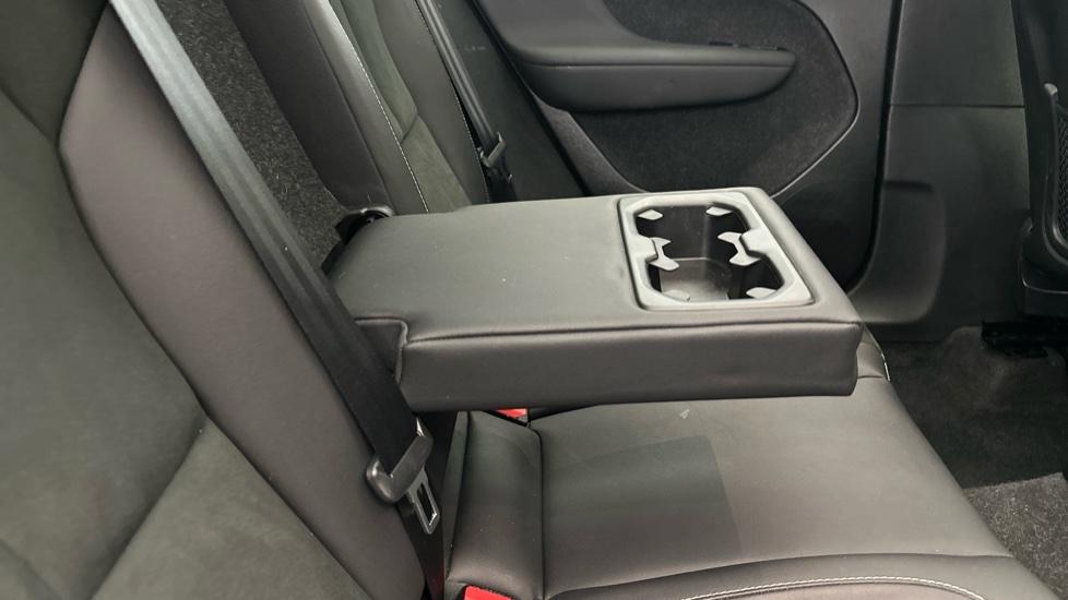 Rear Armrest/ Cup Holder