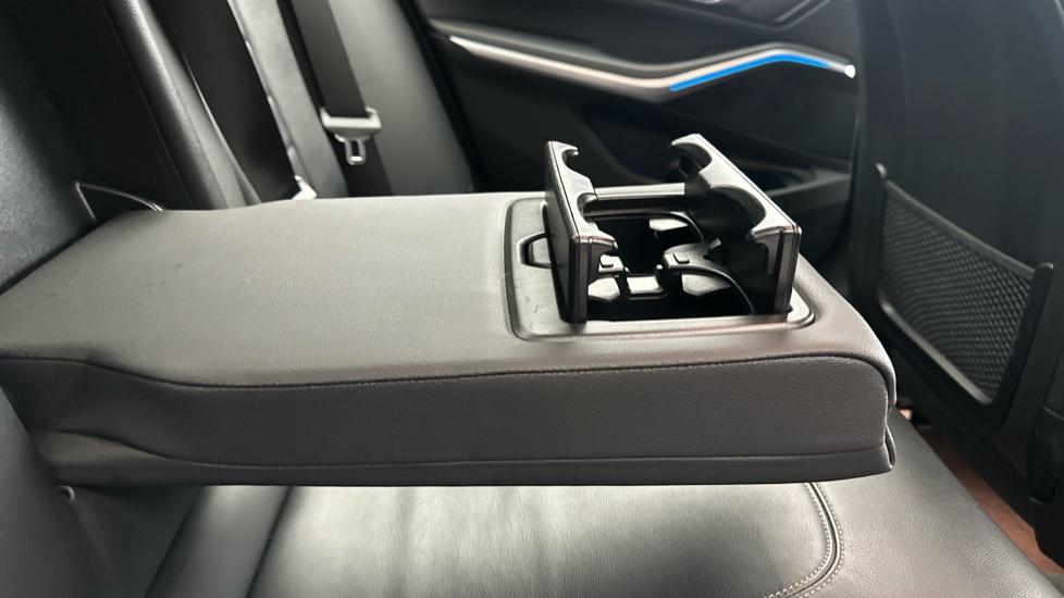 Rear Armrest/ Cup Holder