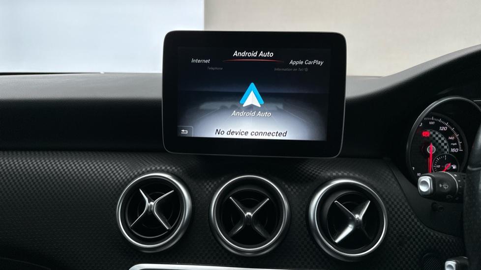 Apple Car Play & Android Auto