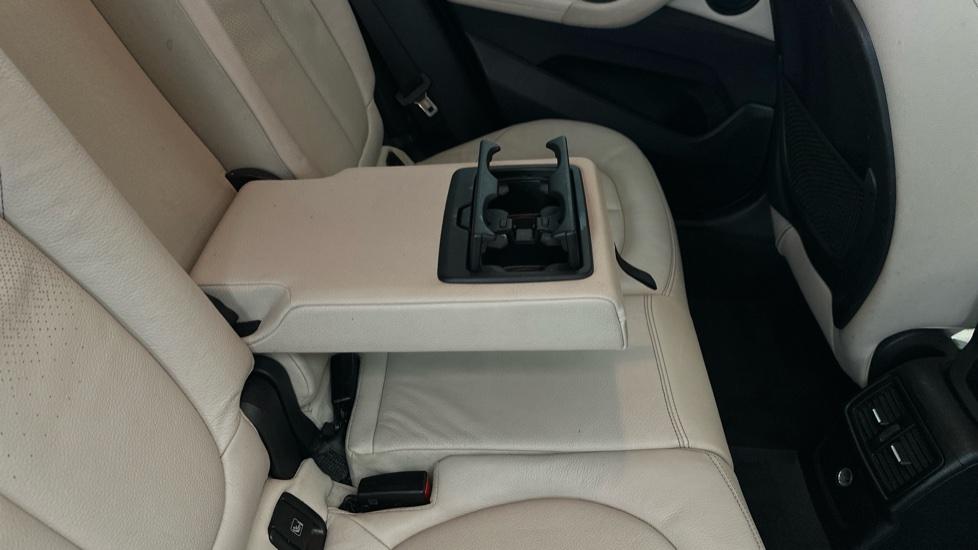 Rear Armrest/ Cup Holder