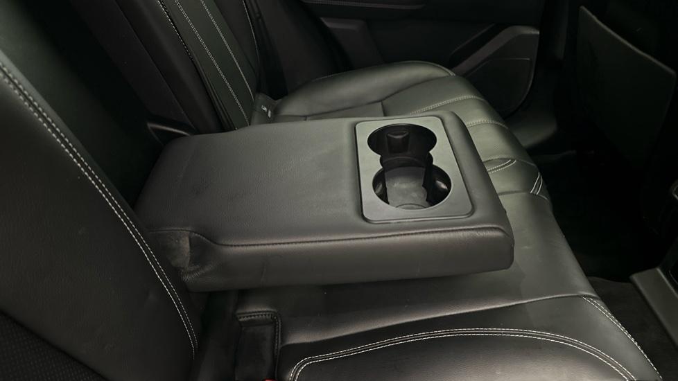 Rear Armrest/ Cup Holder