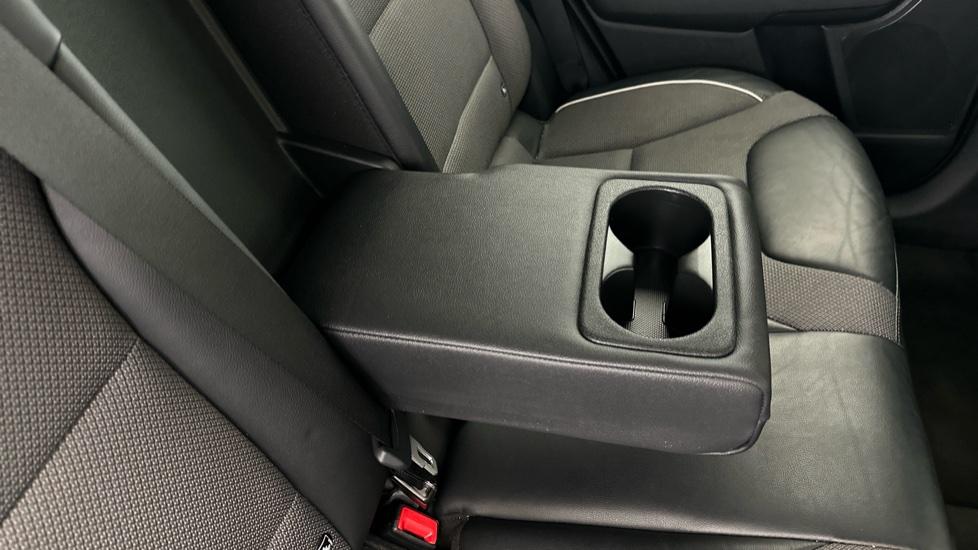 Rear Armrest/ Cup Holder