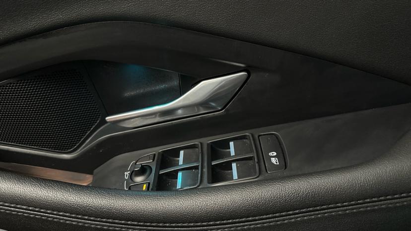 Electric Windows / Wing Mirrors /Ambient Lighting 