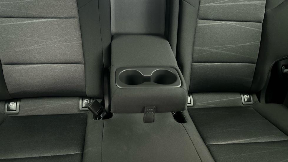 Rear Armrest/ Cup Holder