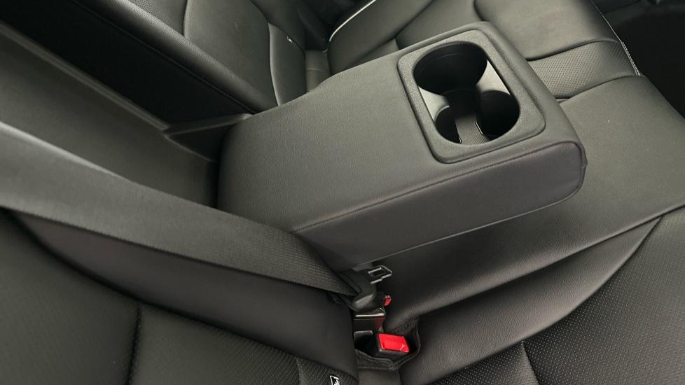 Rear Armrest/ Cup Holder