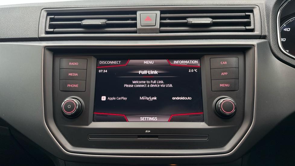 Apple Car Play & Android Auto