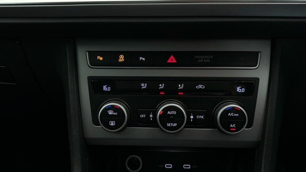 Air Conditioning /Dual Climate Control /Auto Stop/Start/Auto Park 