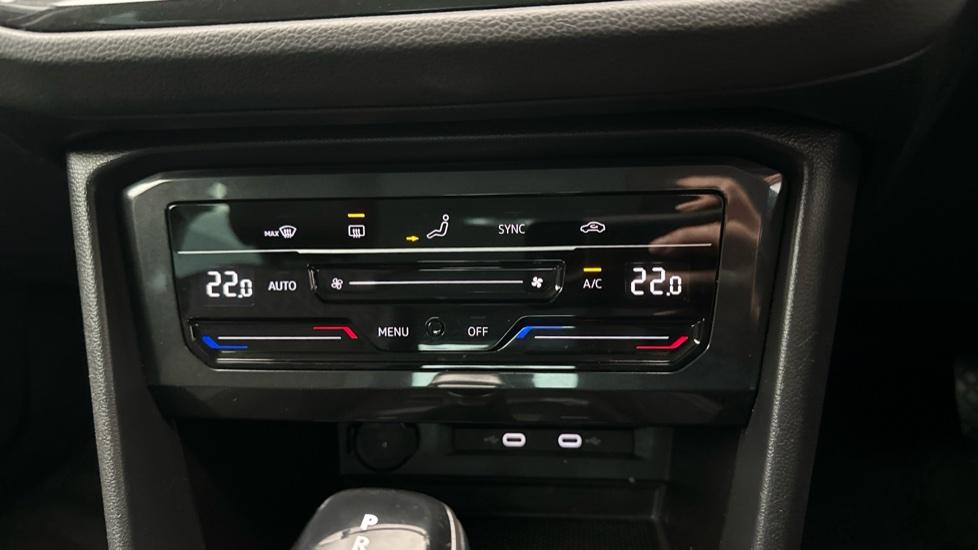 Dual Climate Control  / Air Conditioning 