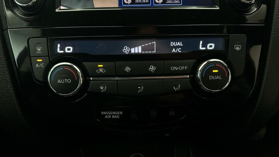 Air Conditioning /Dual Climate Control 