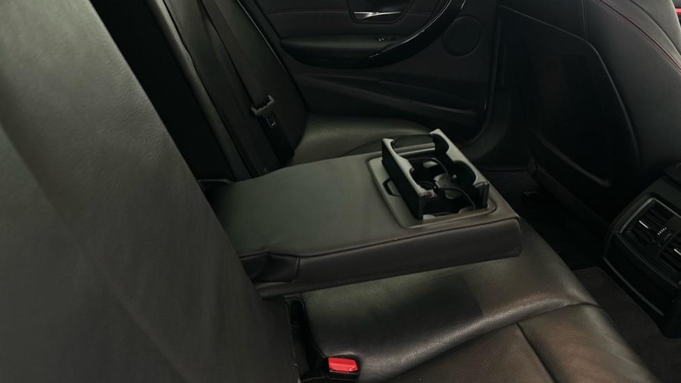 Rear Armrest/ Cup Holder