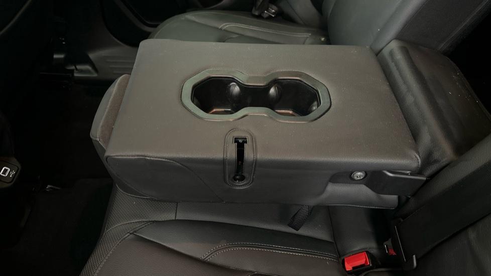 Rear Armrest/ Cup Holder