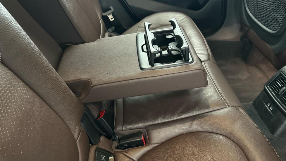 Rear Armrest/ Cup Holder