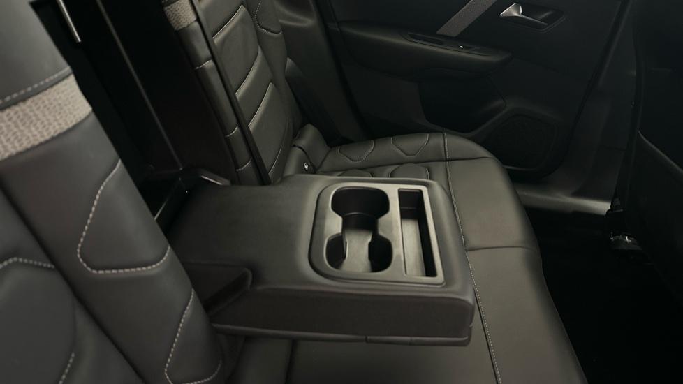 Rear Armrest/ Cup Holder