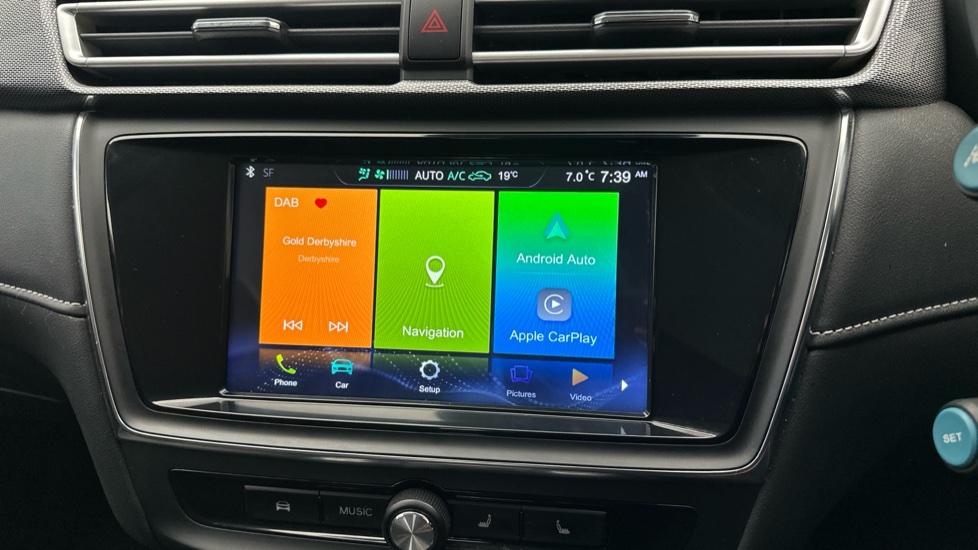 Apple Car Play & Android Auto