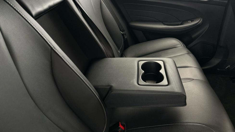 Rear Armrest/ Cup Holder