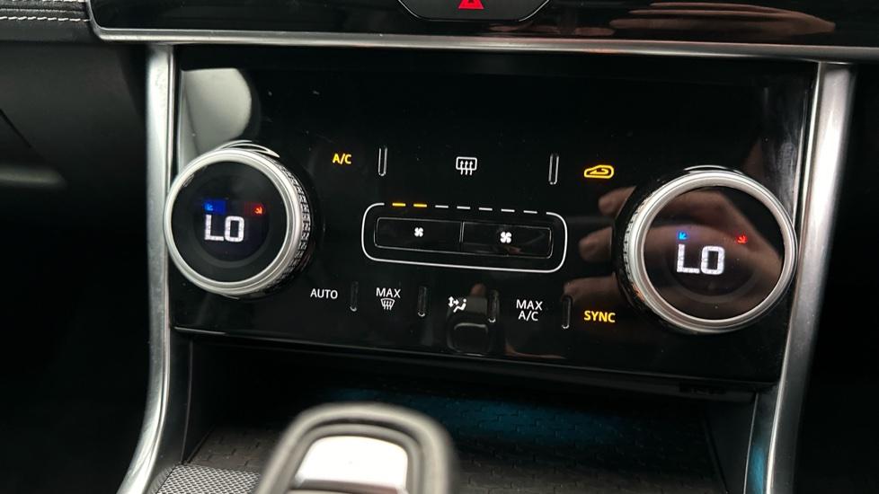 Dual Climate Control / Air Conditioning 