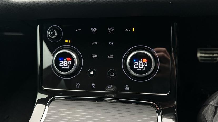 Dual Climate Control  / Air Conditioning  / Heated Seats 