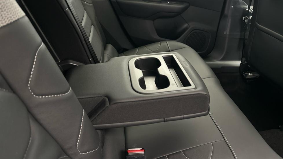 Rear Armrest/ Cup Holder