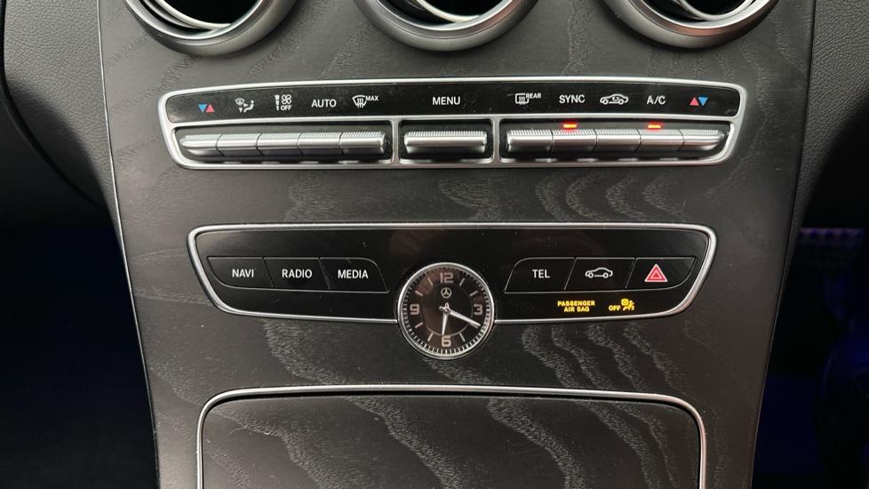 Dual Climate Control / Air Conditioning 