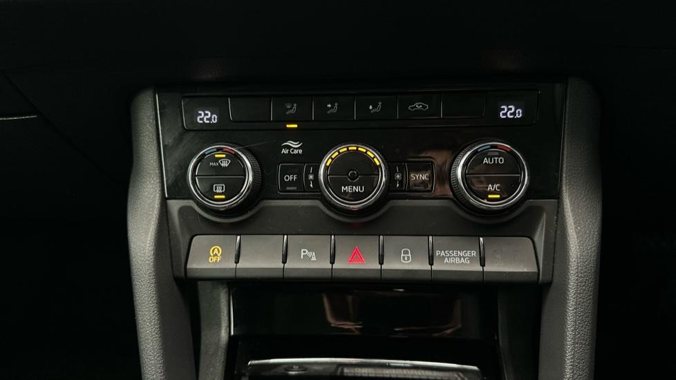 Air Conditioning /Dual Climate Control /Auto Stop/Start 