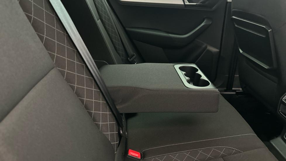 Rear Armrest/ Cup Holder