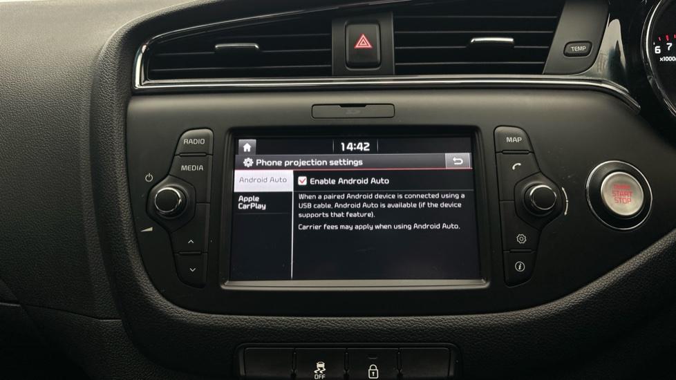 Apple Car Play & Android Auto