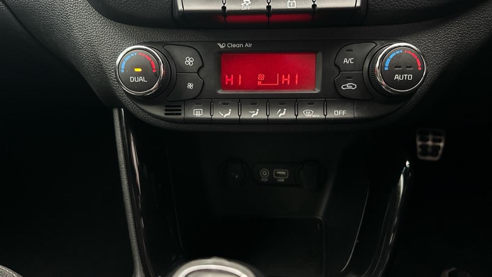 Dual Climate Control / Air Conditioning 