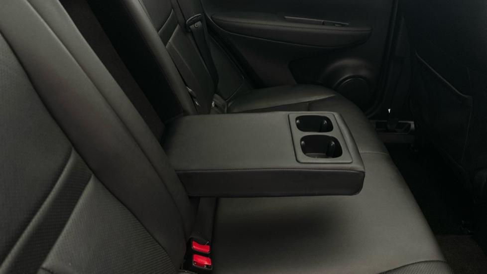 Rear Armrest/ Cup Holder