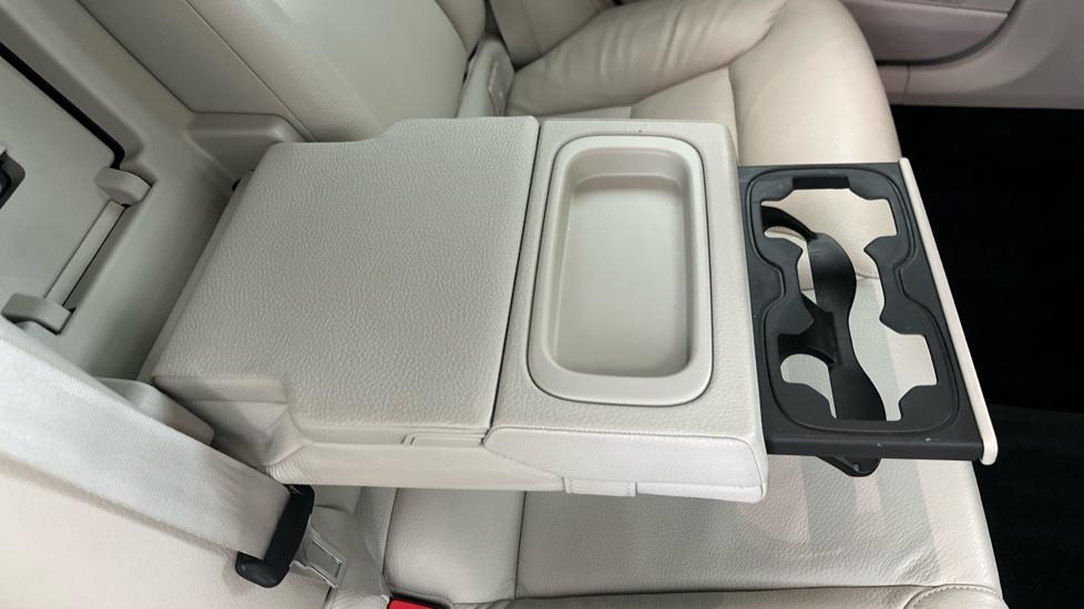 Rear Armrest/ Cup Holder